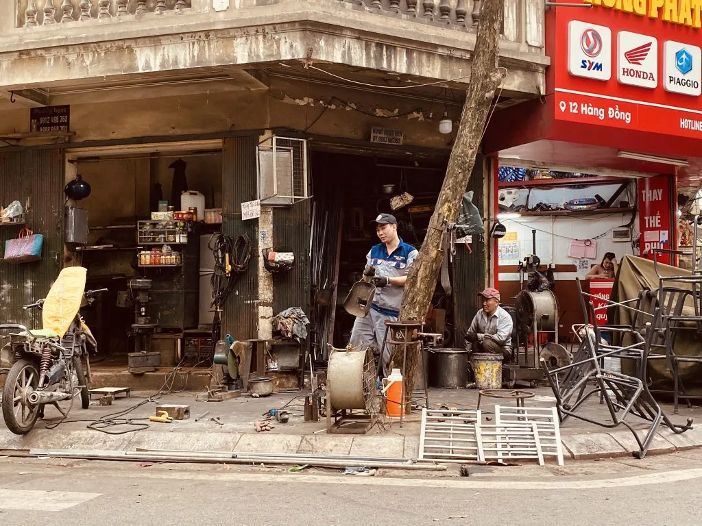 Old Quarter craft street scene for a Hanoi itinerary