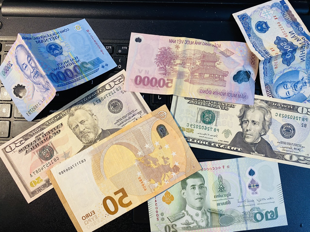 exchange money The Best Places to Exchange Money in Hanoi